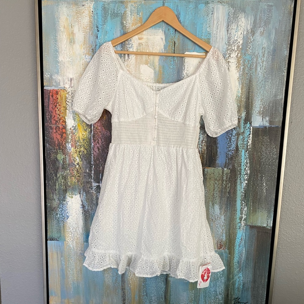 Baby doll sexy white summer dress NWT- perfect for a hot date!